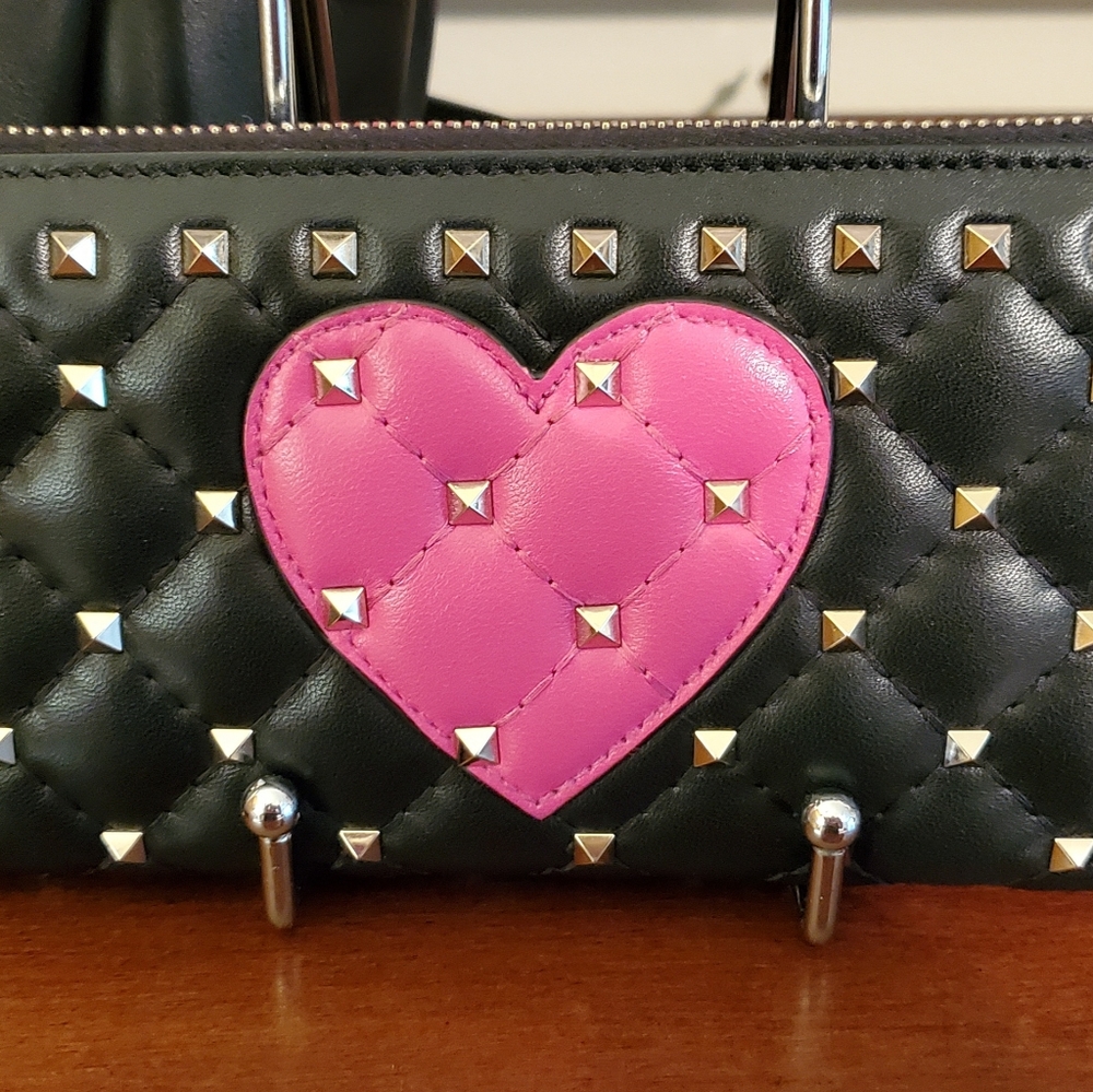 Valentino Garavani Bucket Bag with Rockstud Wallet - Picture 3 of 16